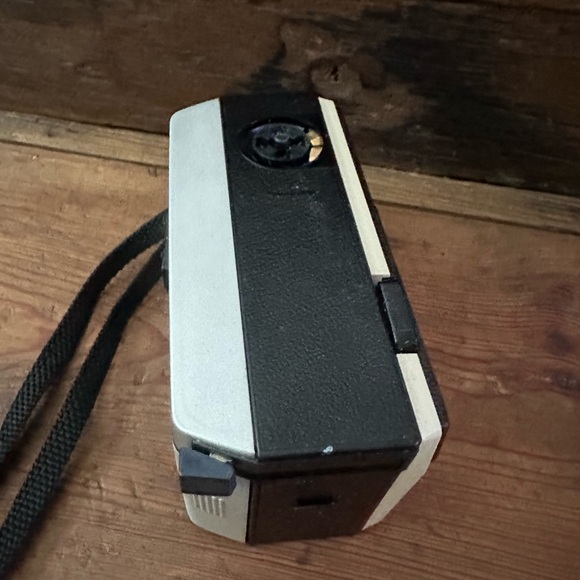 Vintage Kodak Instamatic 134 Camera, never tested Circa 1968-1971 - Picture 8 of 9